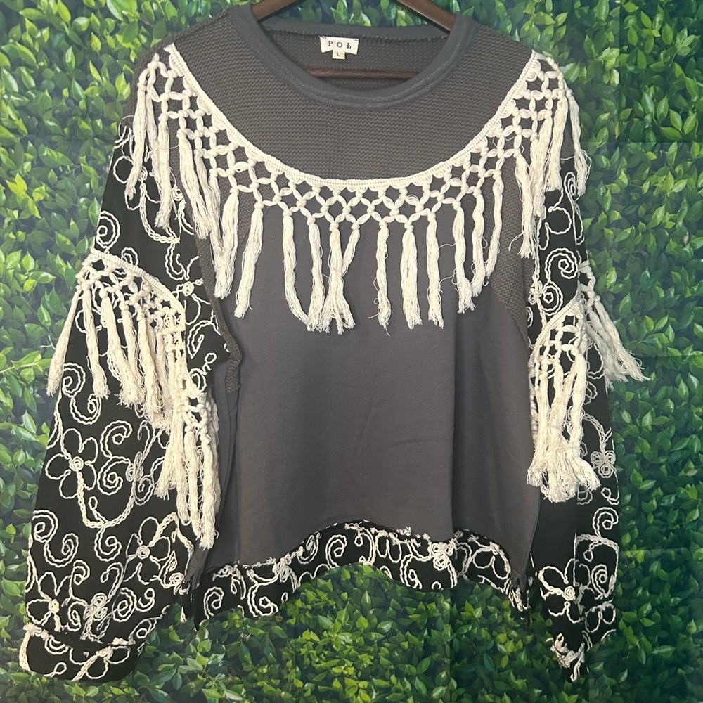 🖤🤍🖤 POL Black Sweatshirt with White Crochet Fringe 🖤🤍🖤 - Picture 3 of 6